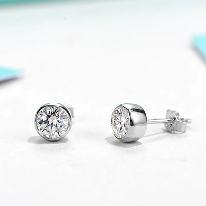 Jeweller Buy Classic 925 Sterling Silver Stud Earrings with Fine Round Moissanite Diamond Trendy Claw Setting