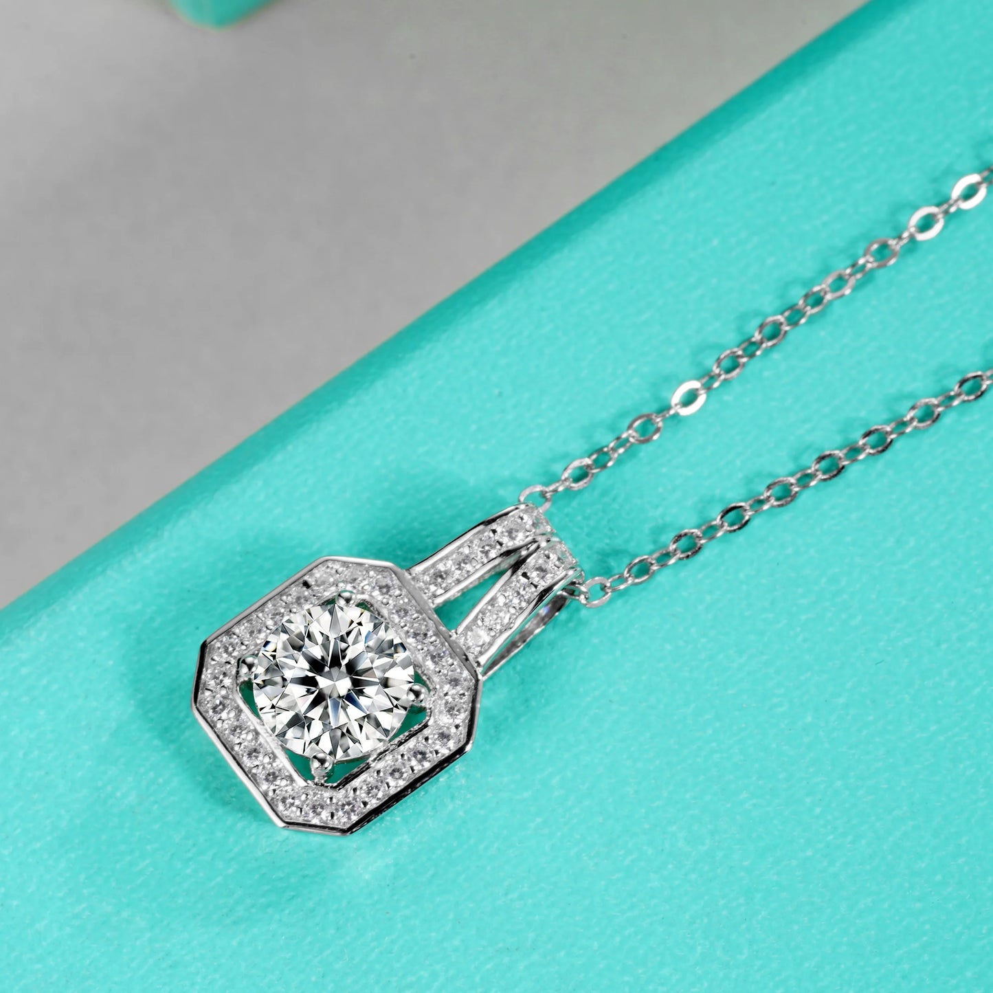 Jeweller Buy Luxury 925 Sterling Silver Link Chain Necklace with Moissanite Pendant Trendy Women's Jewelry Weddings Engagements Parties Gifts