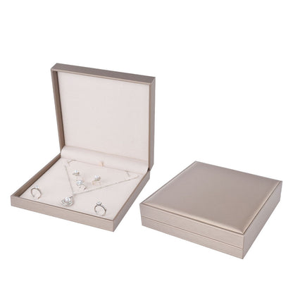3Pcs (P06N1-C) 6 2/7"*6 2/7“*1 4/7” Champagne PU Necklace Boxes